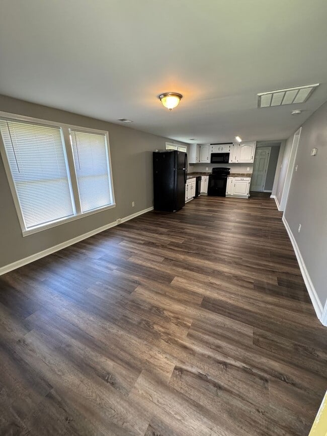 Building Photo - 416 Perman St SW