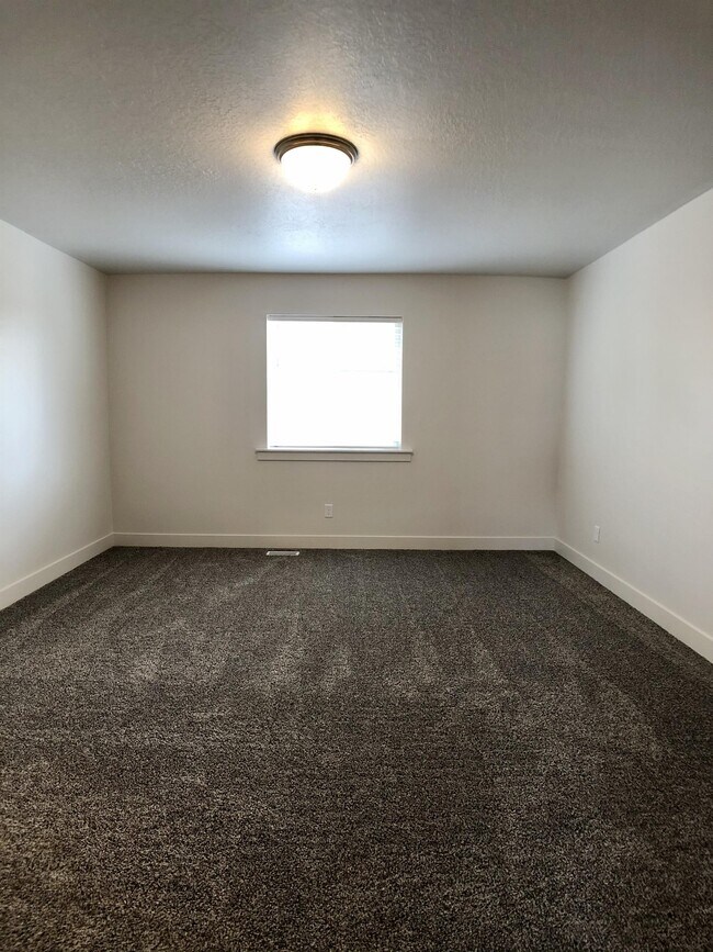 Building Photo - 433 S 1400 E