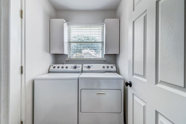 Building Photo - Coastal Living on Amelia Island