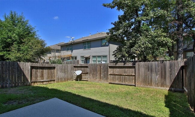 Building Photo - 14 BowerBank Ct