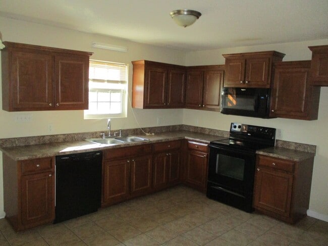 Building Photo - 222 Glade Ln