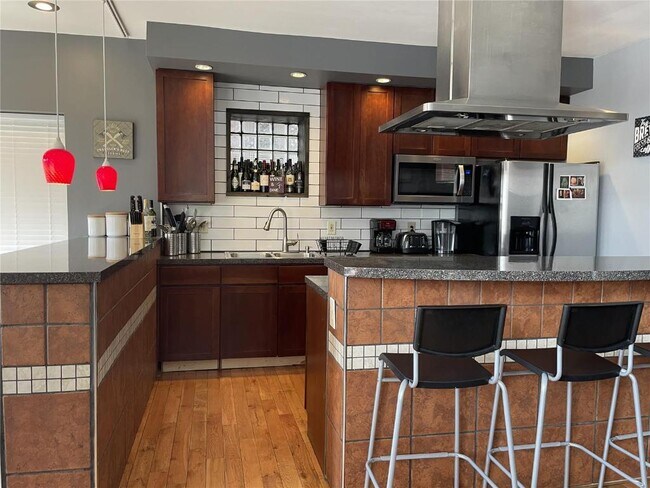 Building Photo - 5746 De Giverville Ave