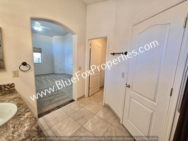 Building Photo - 2204 W Silver River Way