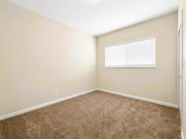 Building Photo - Spacious 3-Bedroom Home with Large Backyard in Fairfield