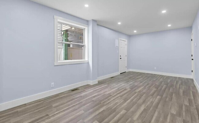 Building Photo - 392 Palisade Ave