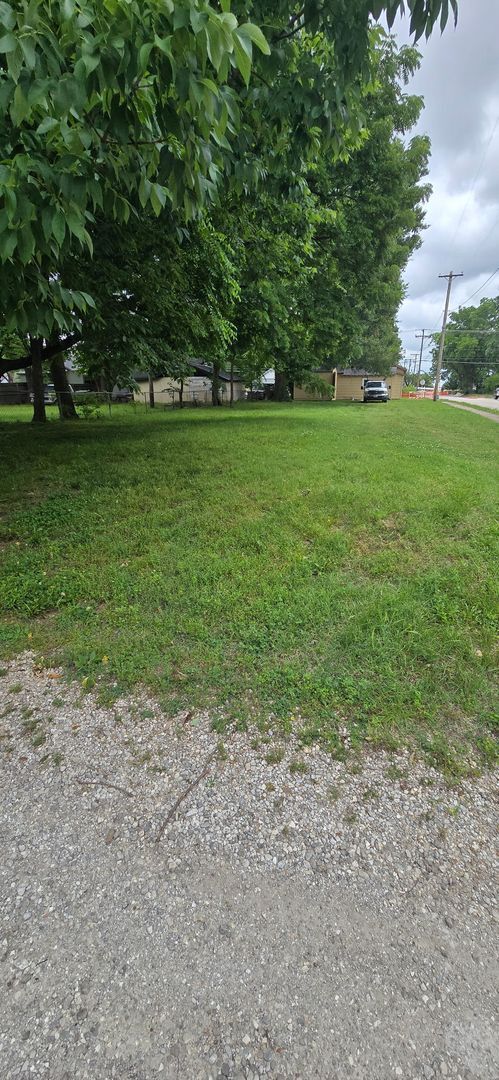 Building Photo - Cute 2 bedroom home near downtown