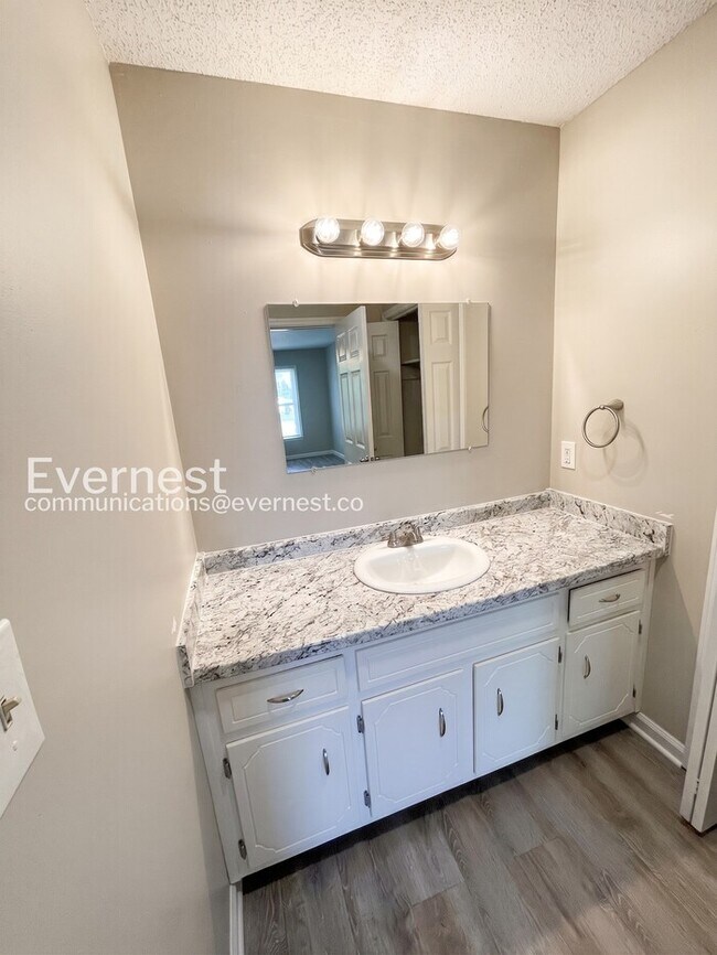 Building Photo - 901 Cimarron Ct