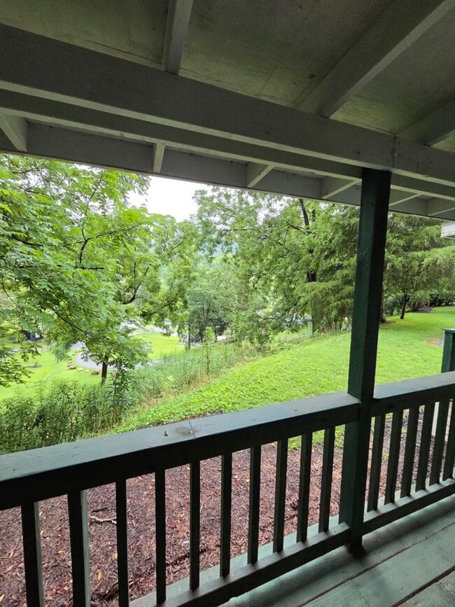 Building Photo - $1,500 - 2 Bedroom / 1 Bath with Large Covered Deck in Tatham Mountain Park