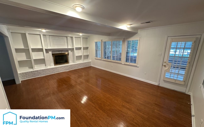 Building Photo - 7939 Dovie Ln