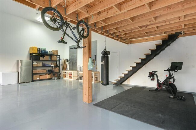 Building Photo - 3009 Lawrence Dr