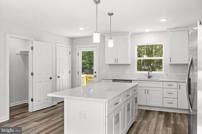 Building Photo - 703 Mattox Ave