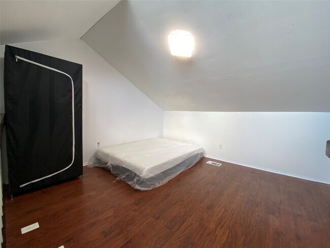 Building Photo - 1905 San Gabriel St