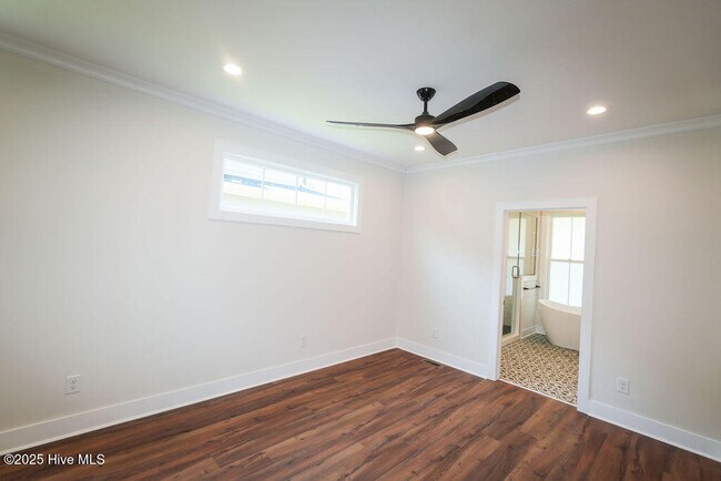 Building Photo - 476 Yadkin Rd