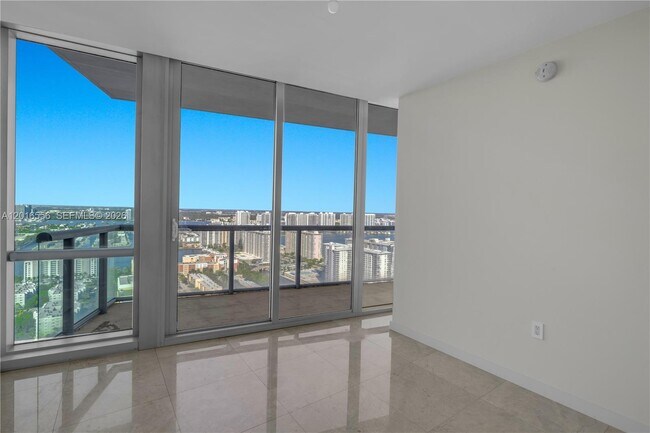 Building Photo - 17121 Collins Ave