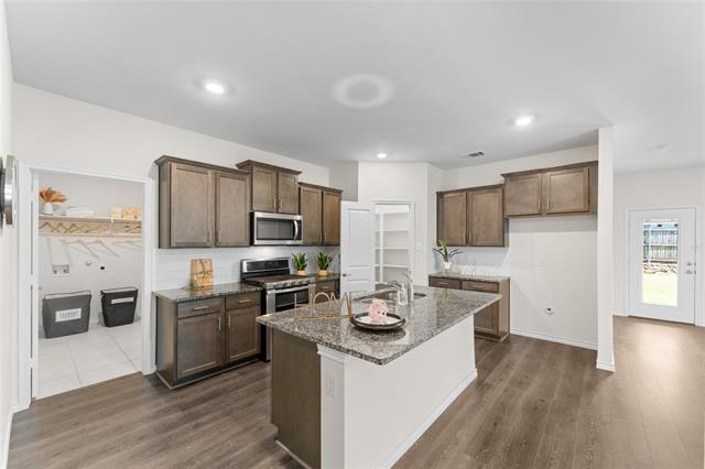 Building Photo - 706 Willow View Way