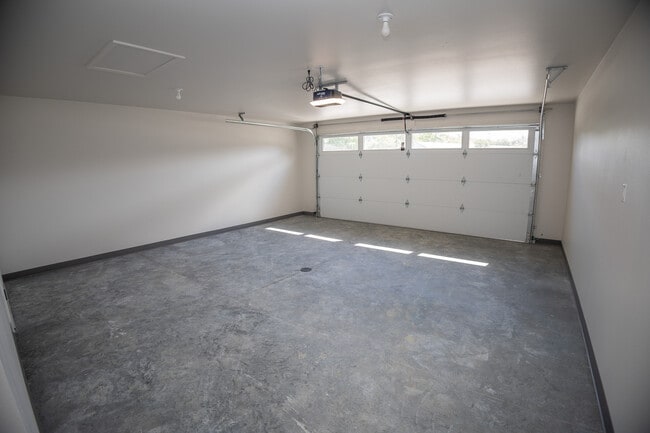Building Photo - 824 El Dorado Dr
