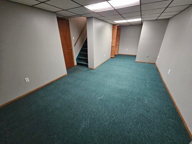 Building Photo - 44180 Richmond Ct