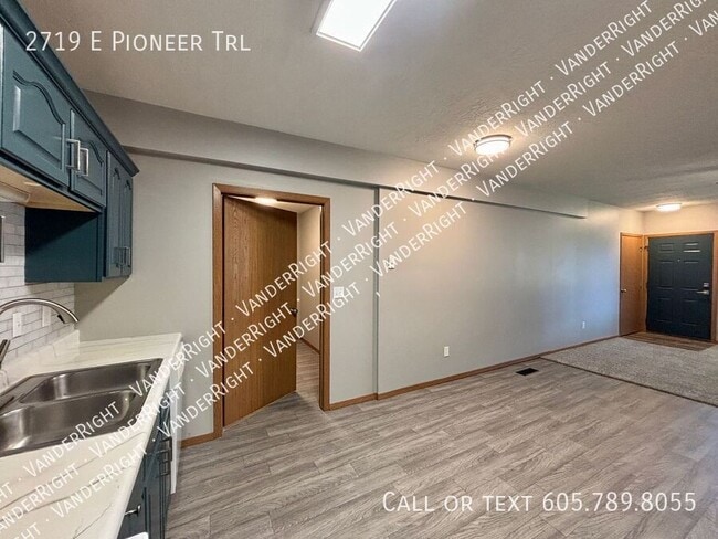 Building Photo - 2719 E Pioneer Trail