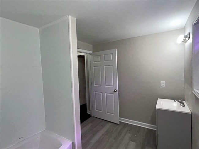 Building Photo - 404 Joycliff Terrace