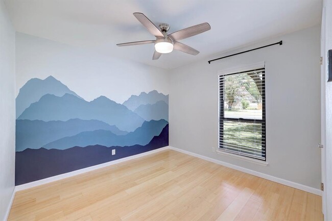 Building Photo - 10229 Missel Thrush Dr