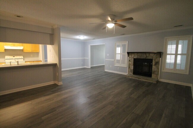 Building Photo - 806 Beech Dr
