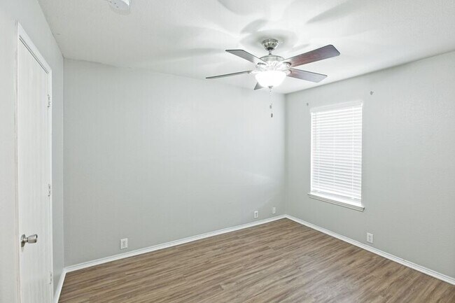 Building Photo - 2309 Mallard Dr