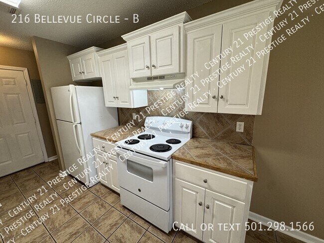 Building Photo - 216 Bellevue Cir