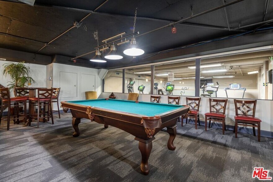 Building Photo - 10982 Roebling Ave