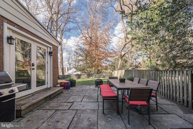 Building Photo - 6007 Welborn Dr