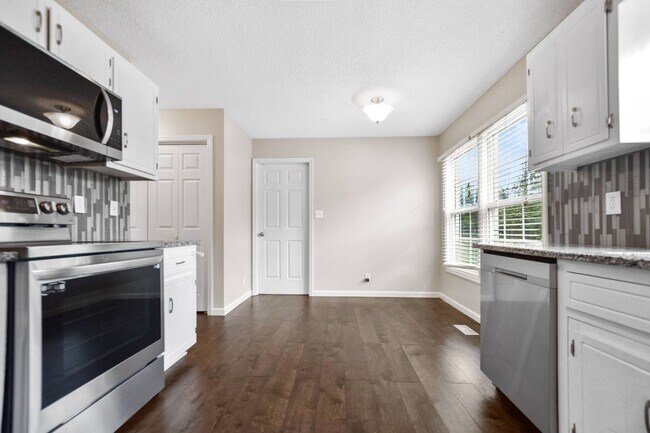 Building Photo - Pet Friendly Three Bedroom!