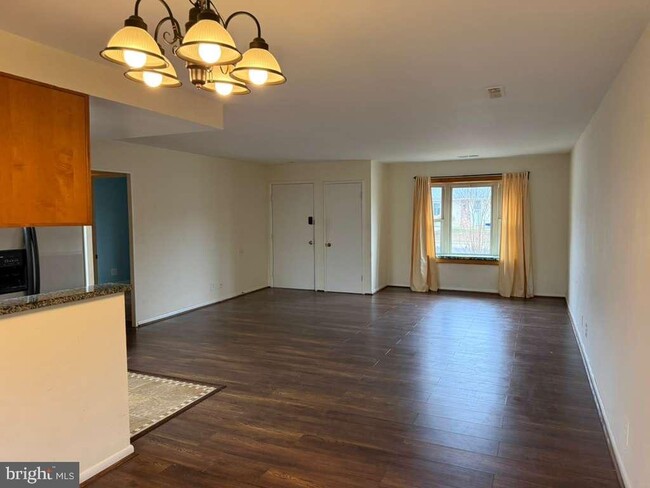 Building Photo - 2850 Aquarius Ave