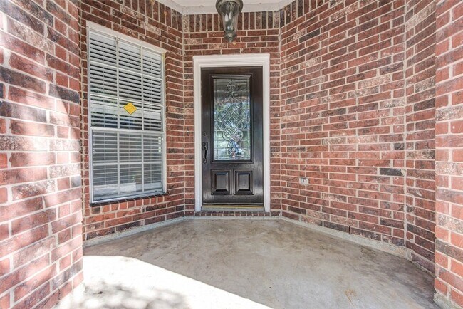 Building Photo - 17930 Seven Pines Dr