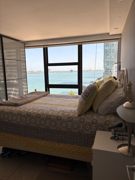 Master Bedroom - 600 NE 36th St