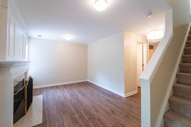 Building Photo - Updated 3-Level End Unit Townhouse in Caro...