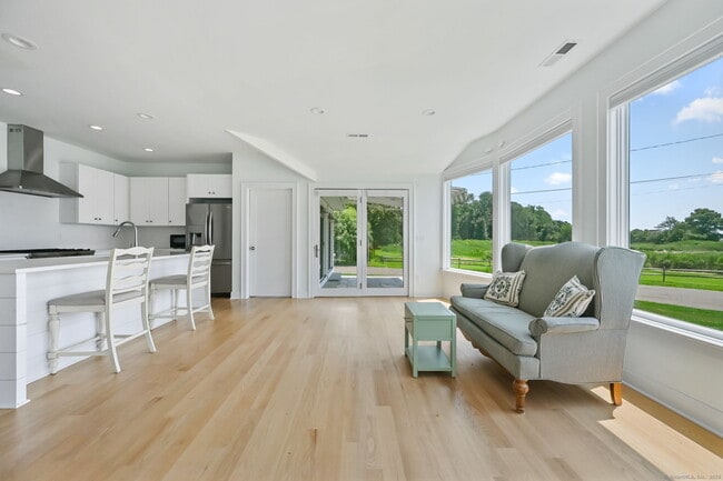 Building Photo - 50 Beach View Dr