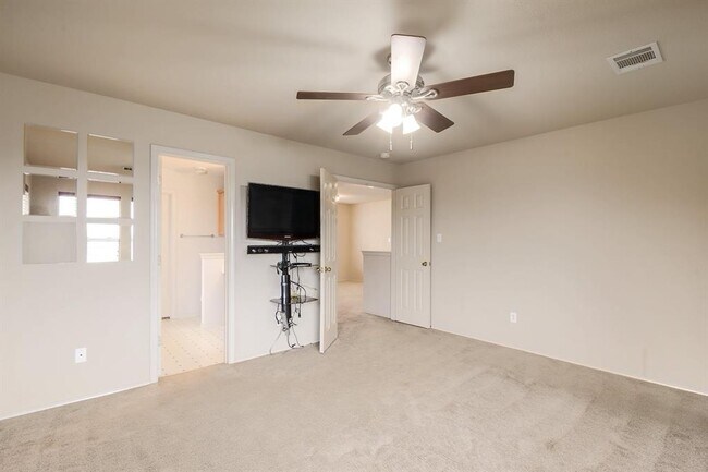 Building Photo - 1036 Doras Dr