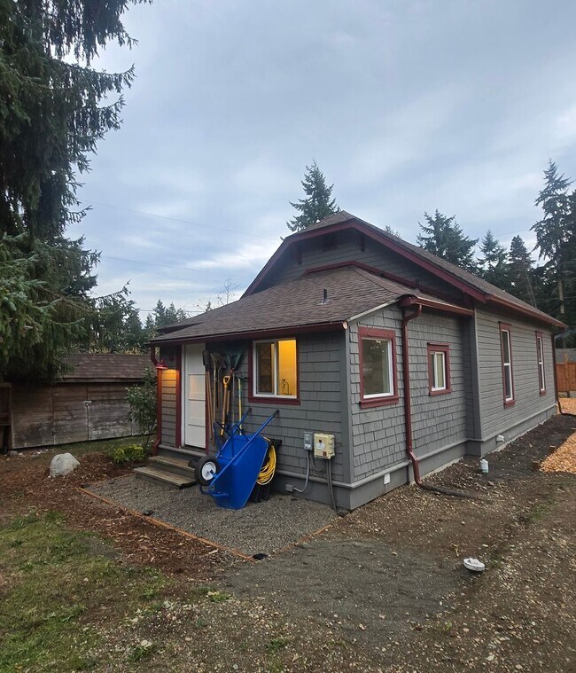 Building Photo - Charming 1920 Updated Vintage Home with ADU in the Heart of Port Hadlock!