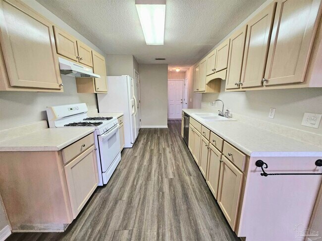 Building Photo - 3331 Two Sisters Wy