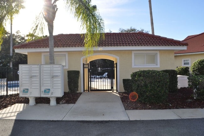 Building Photo - Living the Life!