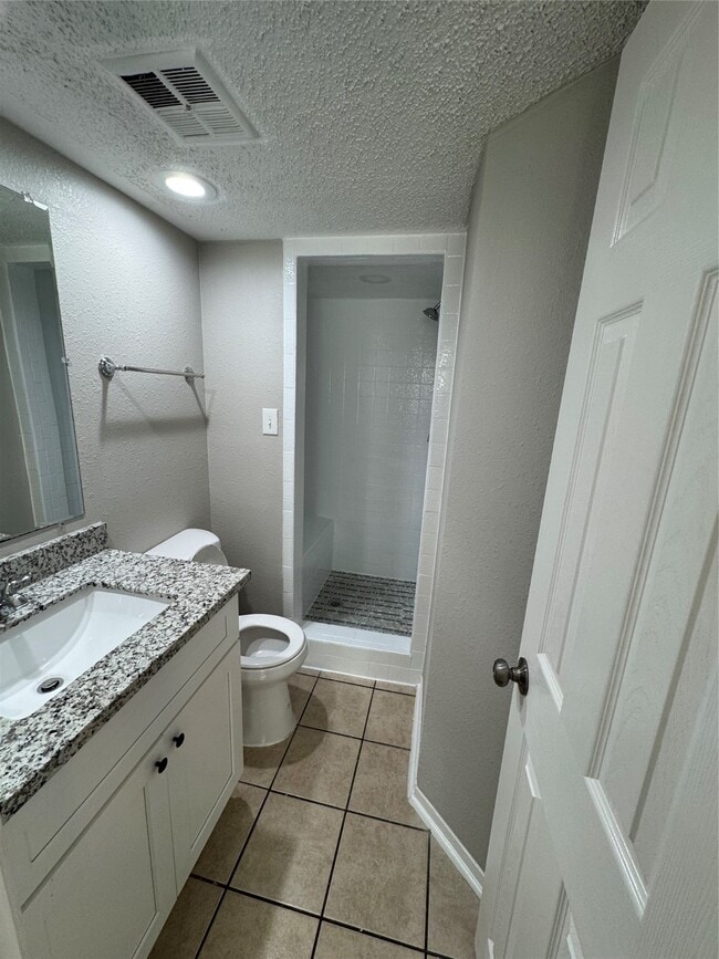 Building Photo - 7700 Creekbend Dr