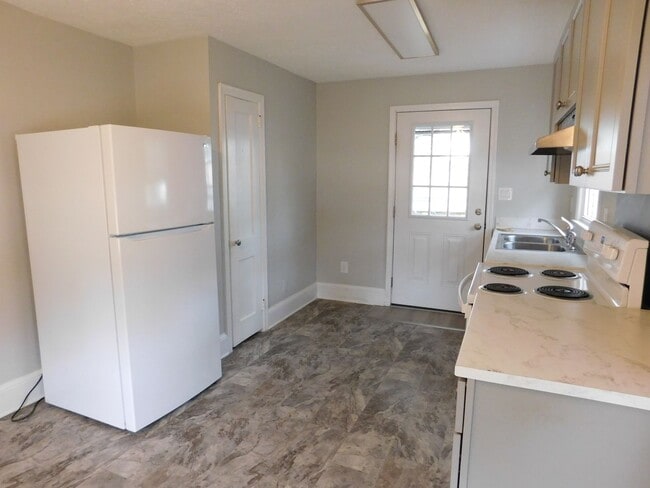 Building Photo - 418 Church Rd