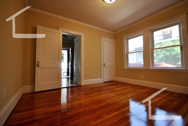 Building Photo - HOT BRIGHTON LISTING!!!!