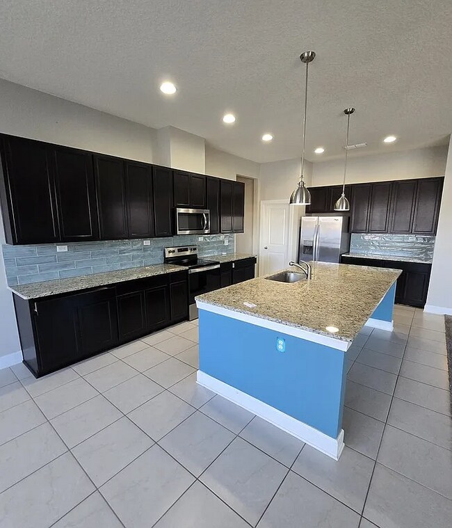 Building Photo - Stunning Waterfront 4/3 in Middleburg