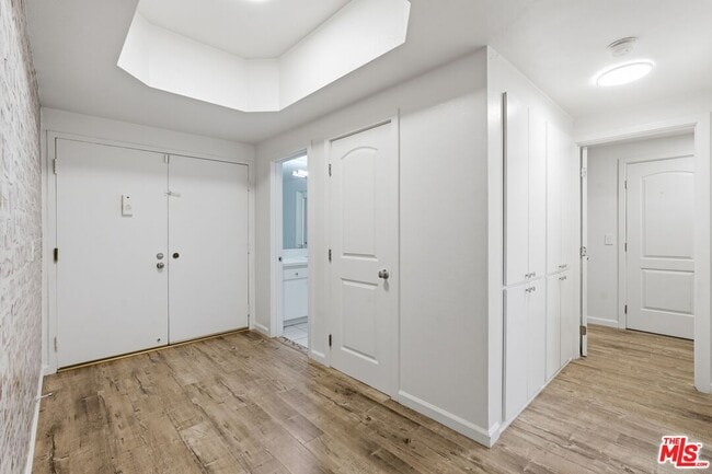 Building Photo - 1557 S Beverly Glen Blvd