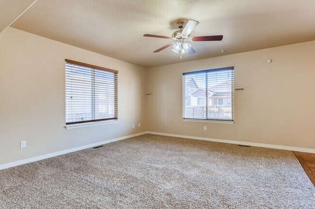 Building Photo - Evolve Real Estate: Available November 1 U...