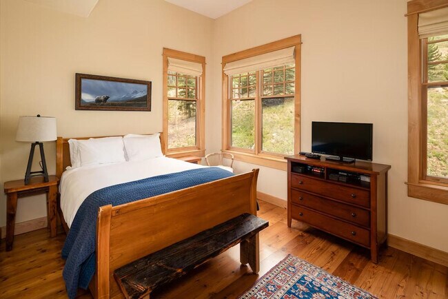 Building Photo - 66 Mountain Loop Rd