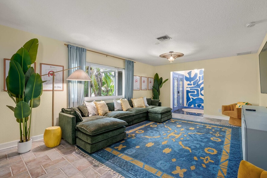 Building Photo - 1842 Del Robles Dr