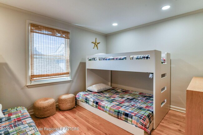 Building Photo - 6 1/2 Embury Ave