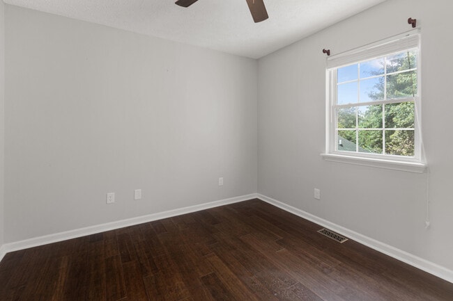 Building Photo - 364 Forest Hill Dr