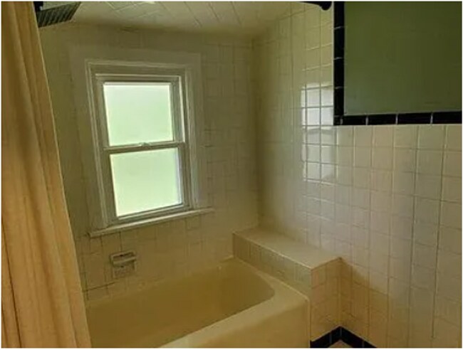 Building Photo - Cute 2 bedroom in South East Springfield